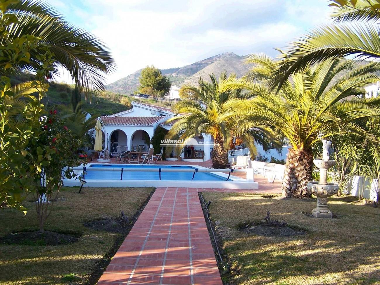 Villa for sale in Cómpeta, Málaga, Spain