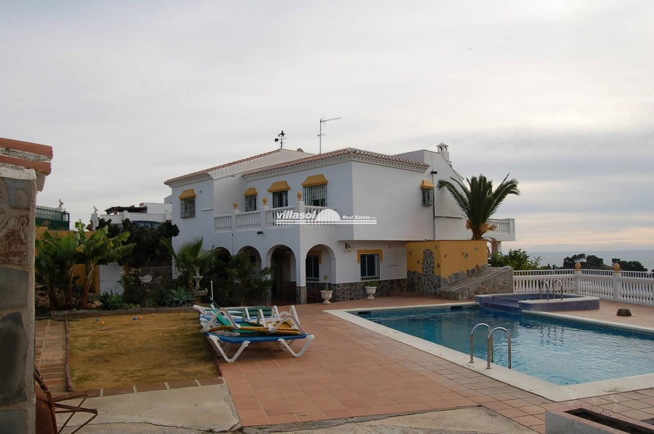 Very Spacious Villa With Very Easy Access For Sale In Frigliana