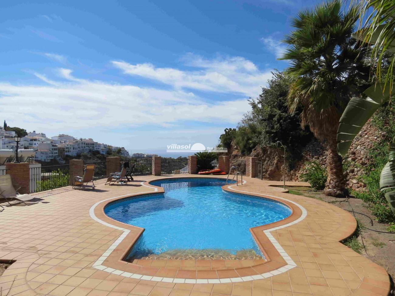 A newly built penthouse apartment in the centre of the village of Frigiliana with very high standards and quality fittings
