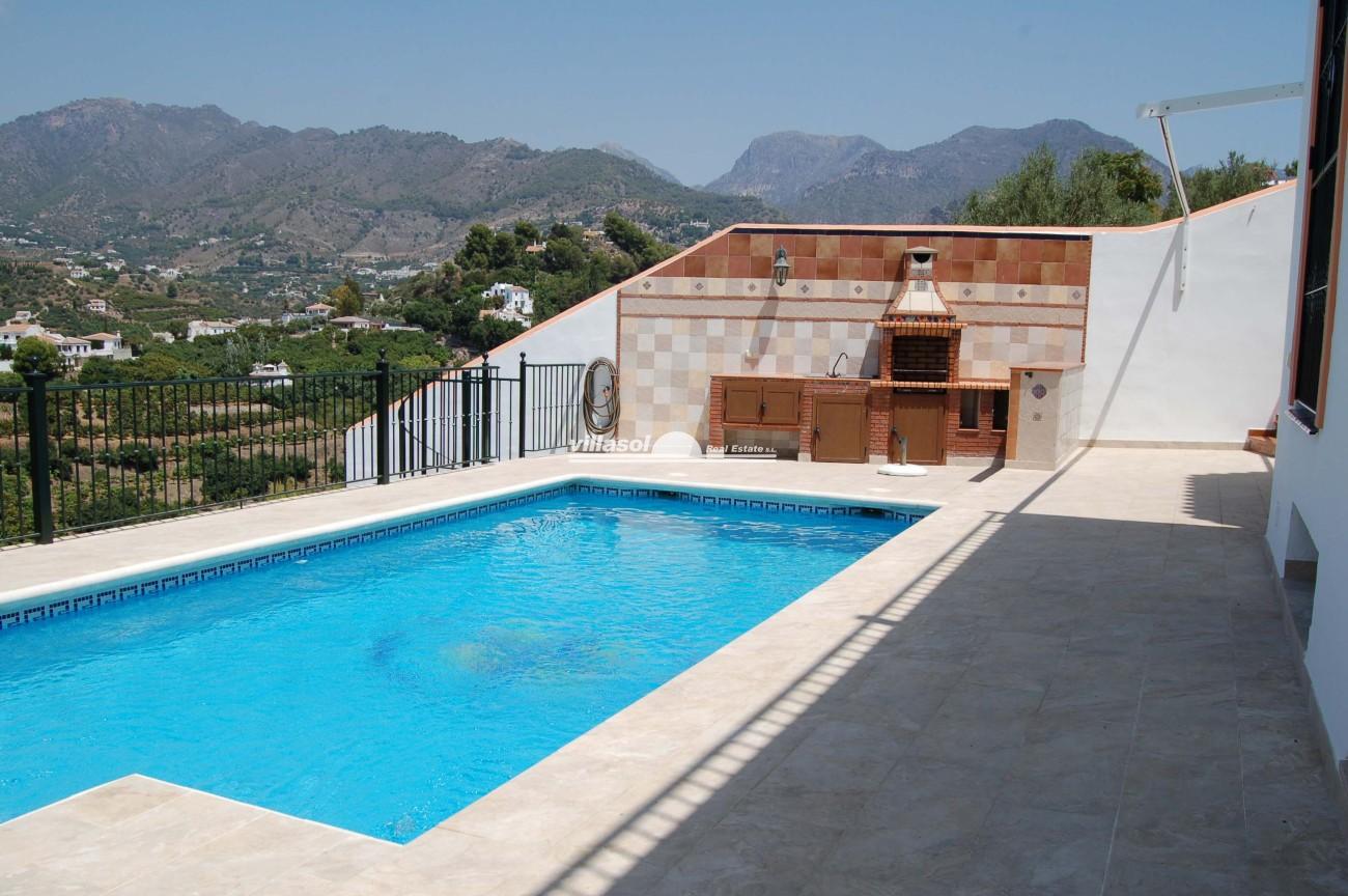 Detached Villa With 4 Bedrooms And Pool For Sale Situated In Frigiliana