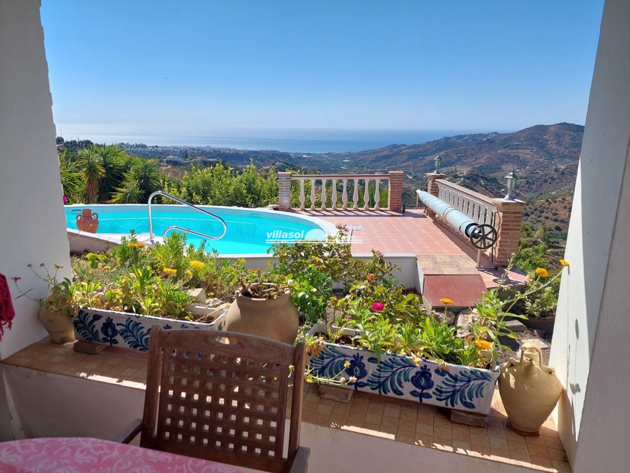 A lovely Andalusian style detached villa