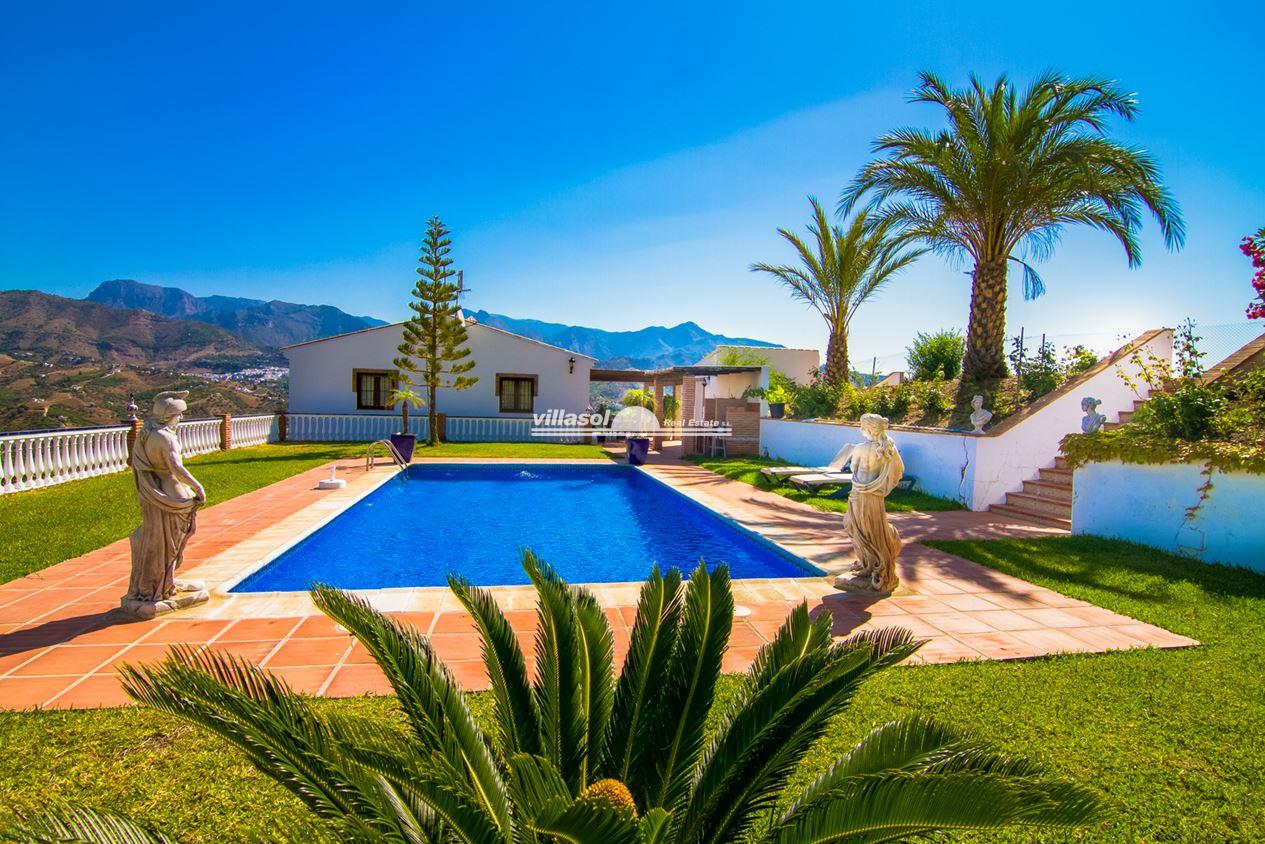 detached country villa with 4 bedroom  and two bathrooms for sale in Frigiliana