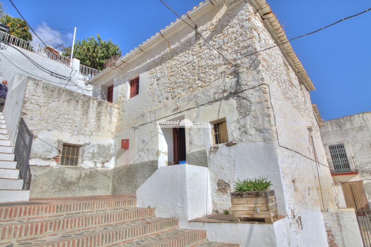 Village/town house for sale in Cútar, Málaga, Spain