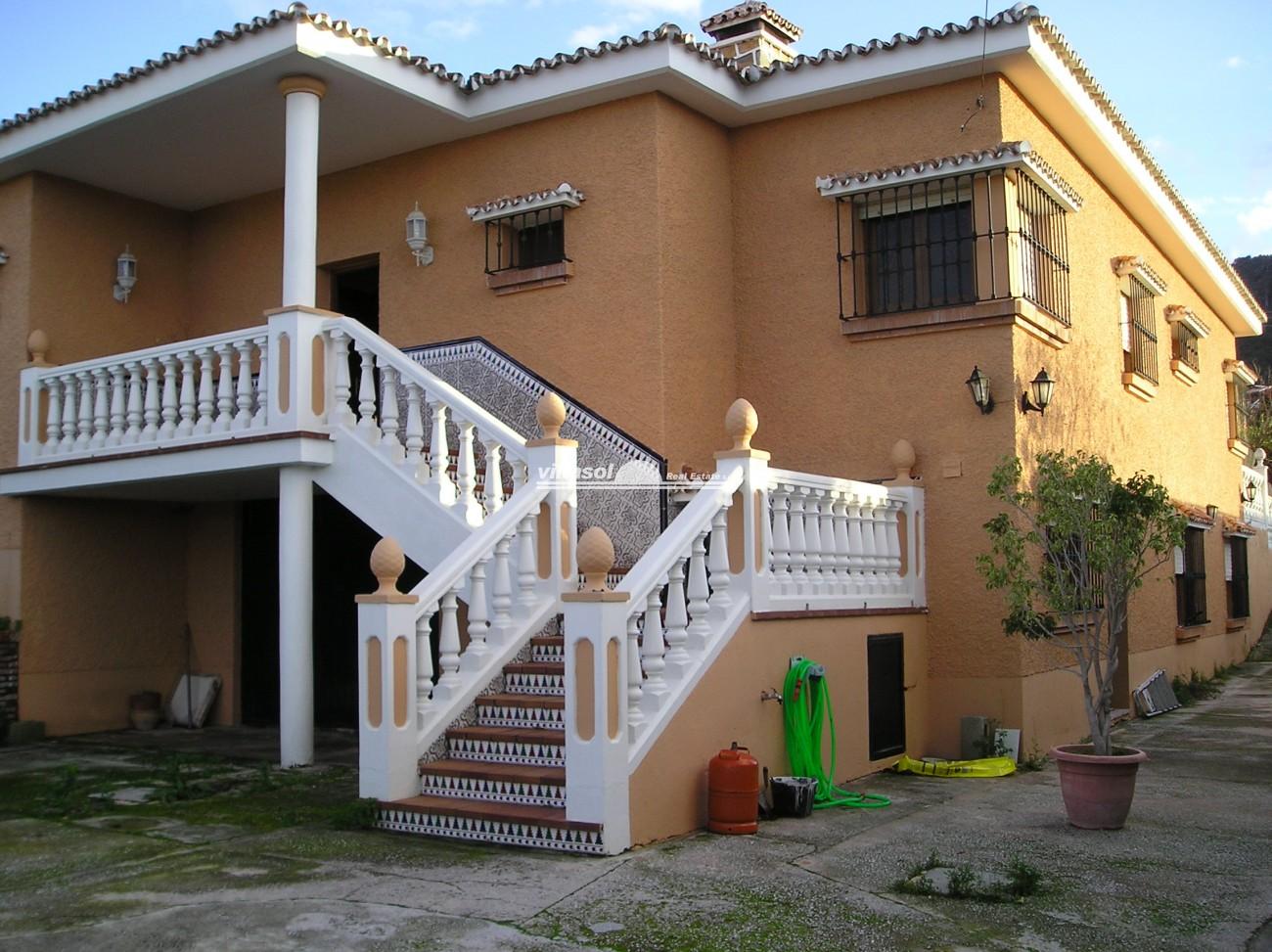 Villa for sale in Alhaurín de la Torre, Málaga, Spain